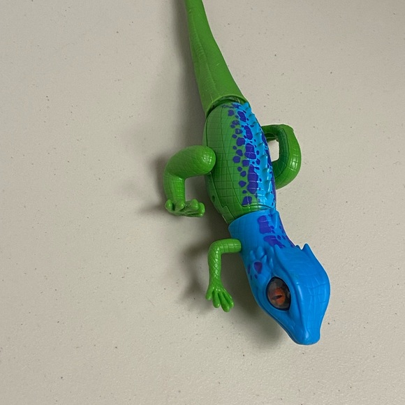 Robo Alive Lurking Lizard series - Blue and Green - Picture 11 of 14